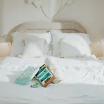 Sunset Waves Boutique * טרוגיר