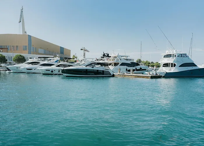 Sunset Waves Boutique Apartament *